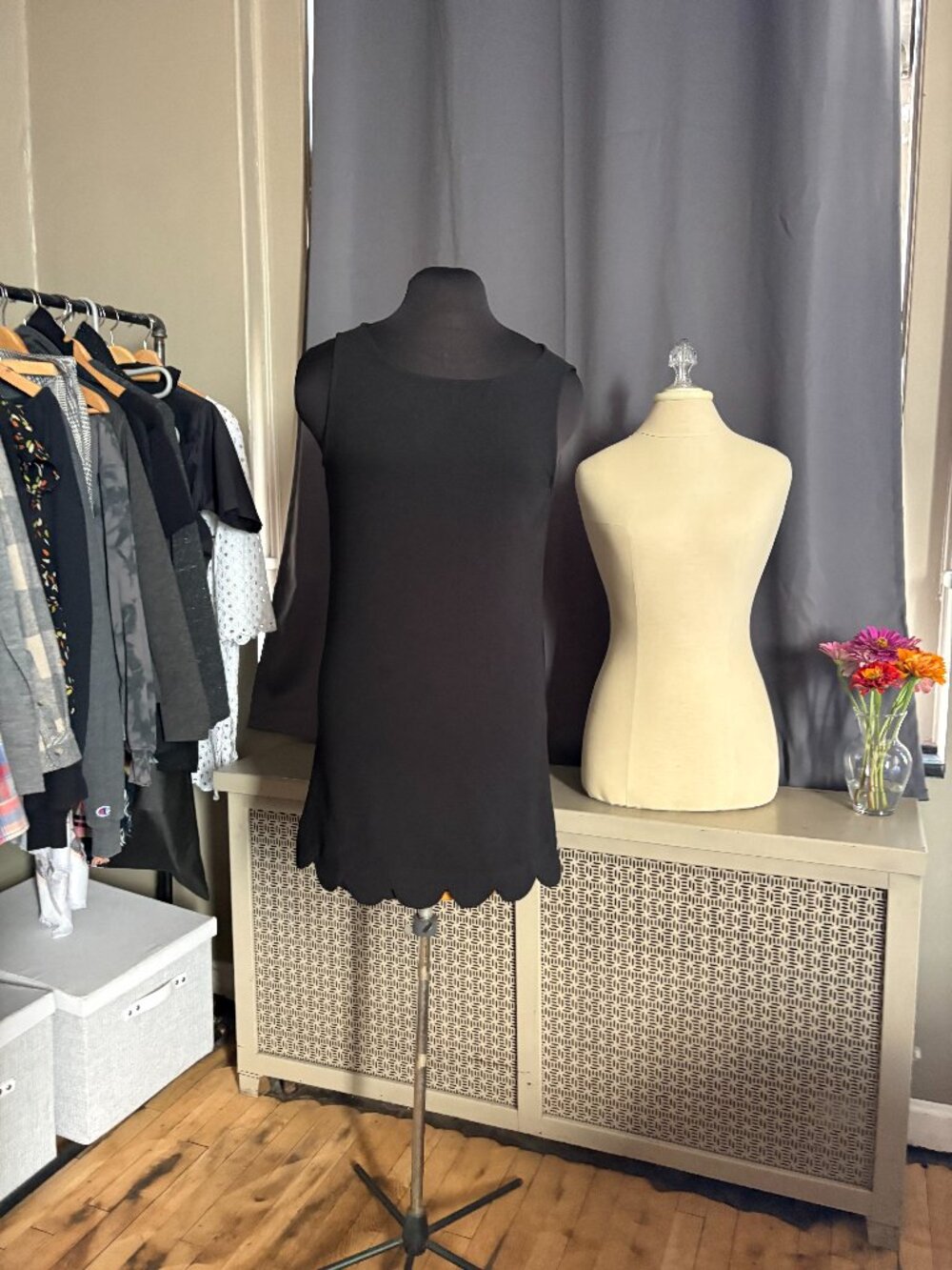 Mittoshop black sleeveless shift dress with scalloped hem Size S